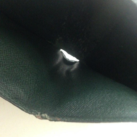 Louis Vuitton Green Taiga Leather Mens Wallet - Picture 9 of 10